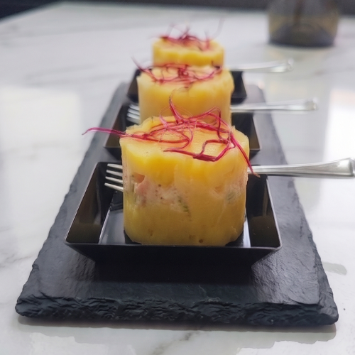 Mini causa de camarones
